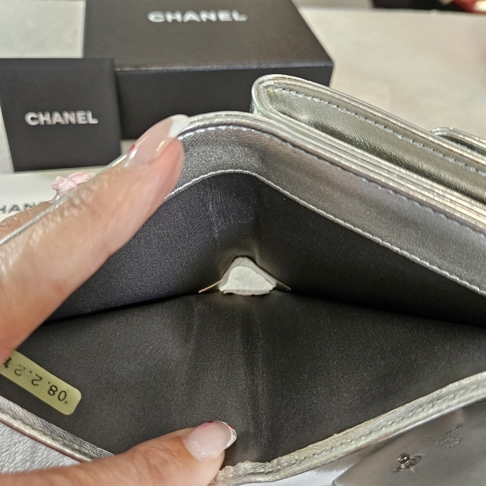 Chanel Vintage precious symbols Compact Silver Quilted Wallet - Picture 13 of 16